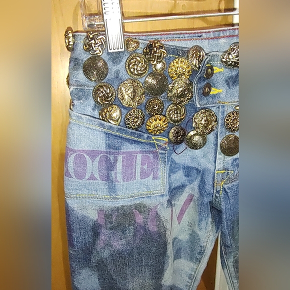 Von Dutch Originals Kustommade Jeans Womens w/Metal Accents Vogue Graffiti Sz 27 - Picture 2 of 16